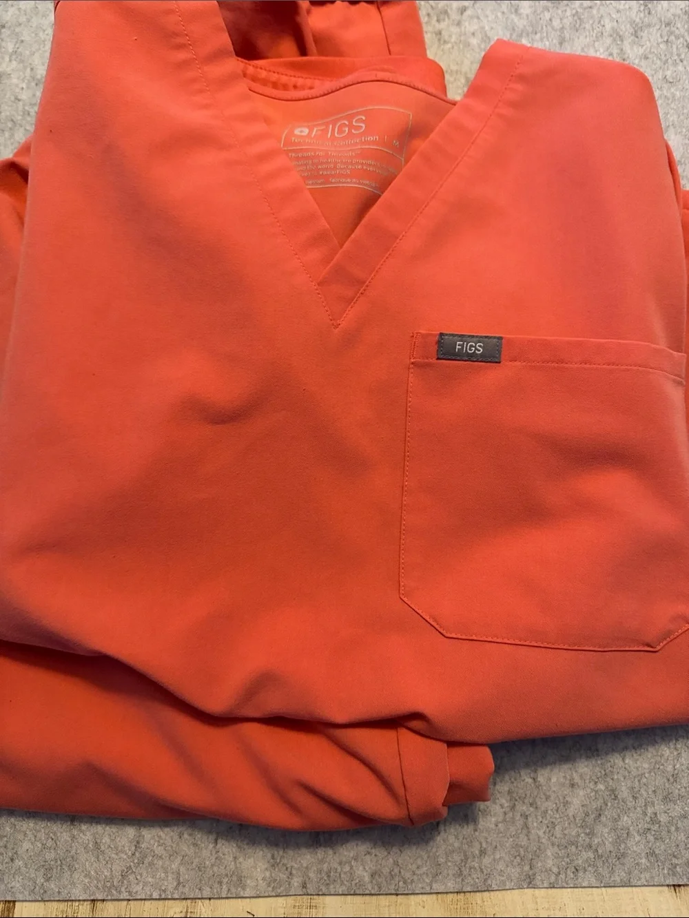 Figs Orange V-Neck Scrub Top and Jogger set size Medium womens